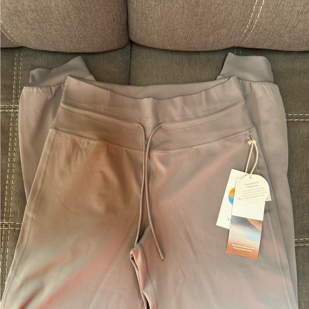 Vuori Daily Jogger in Smoke